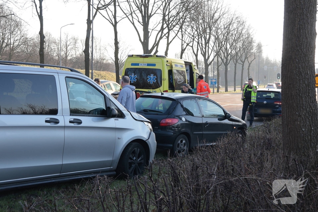 Drie voertuigen betrokken bij aanrijding met letsel