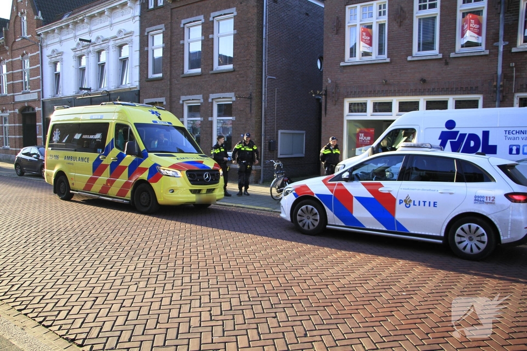 Fietsster gewond door open deur busje