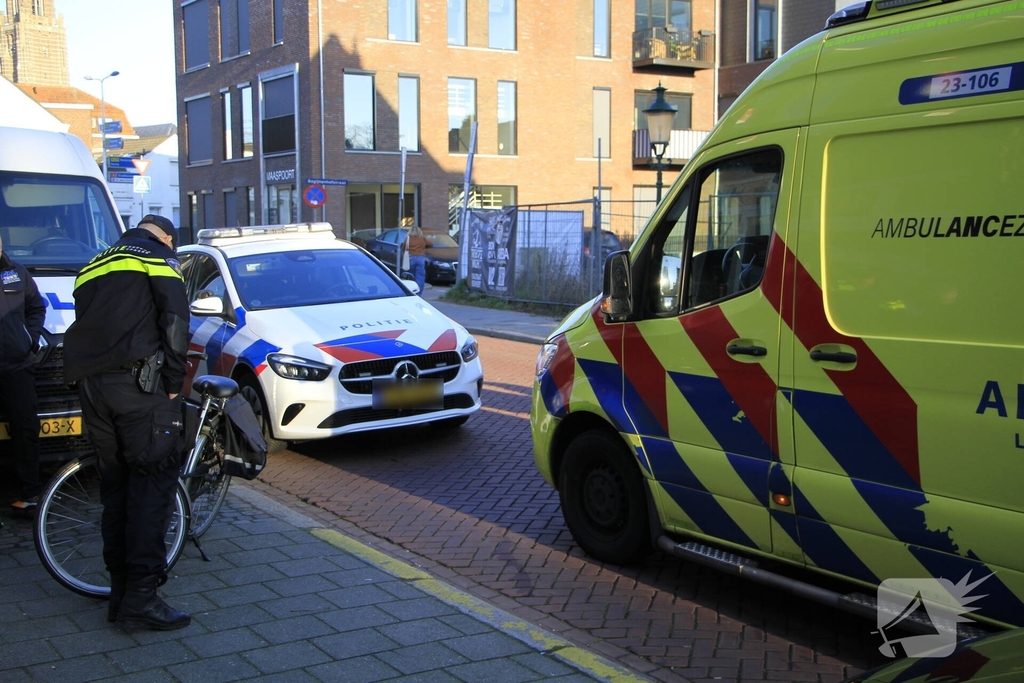 Fietsster gewond door open deur busje