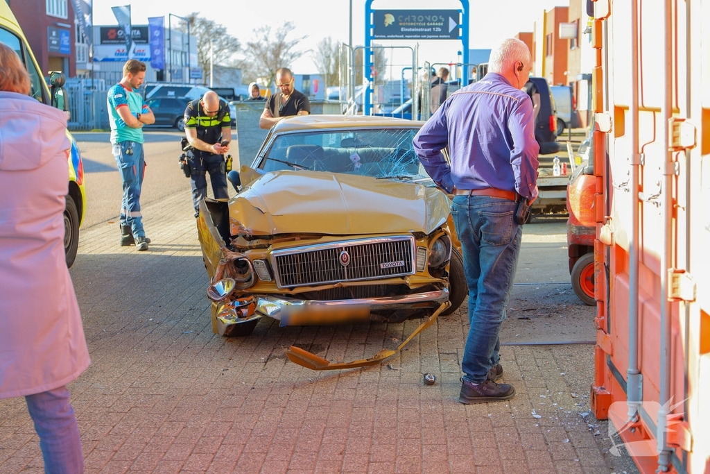 Oldtimer crasht na APK-keuring