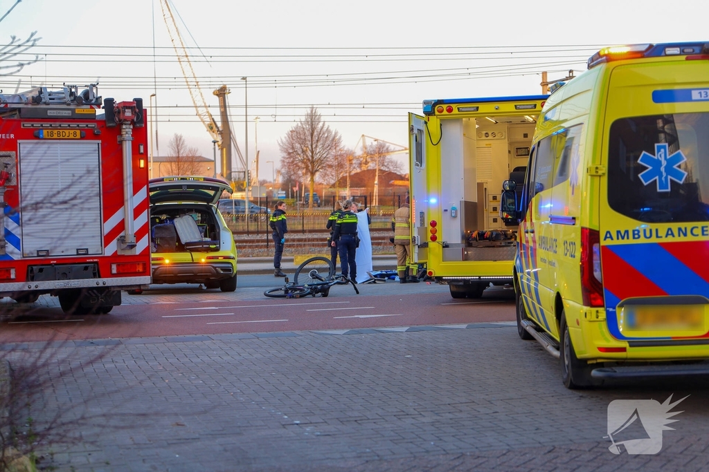 Zwaar gewonde bij aanrijding tussen auto en fiets