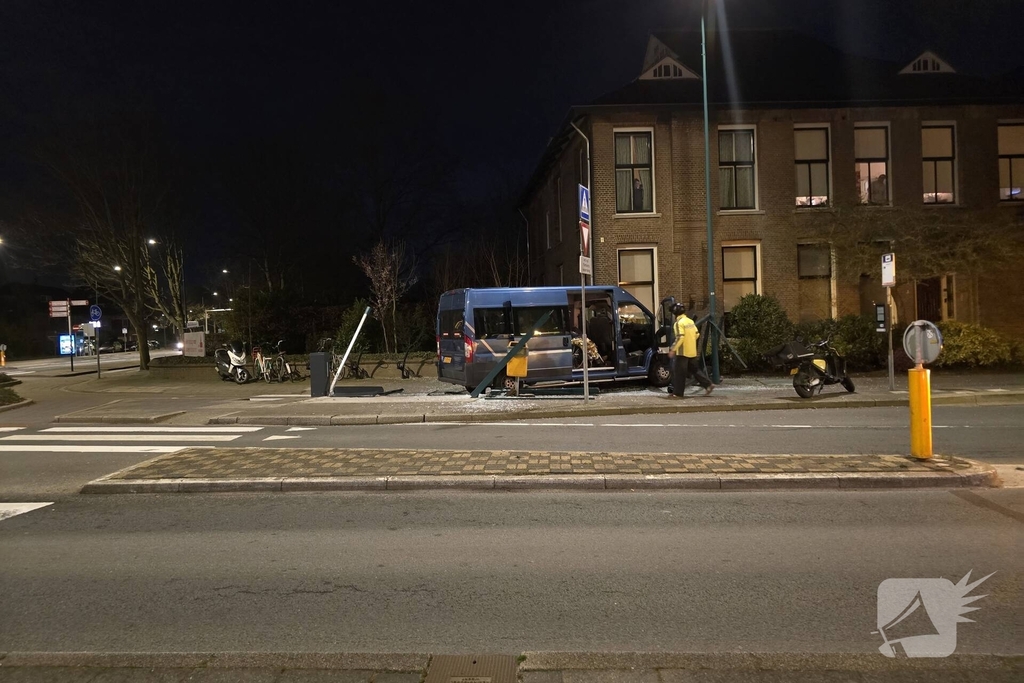 Ongeval met rolstoelbus leidt tot schade