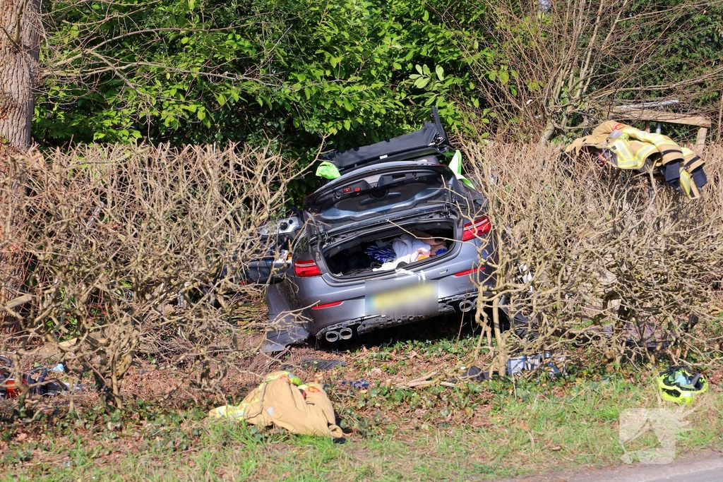 Bestuurder zwaargewond na eenzijdige aanrijding