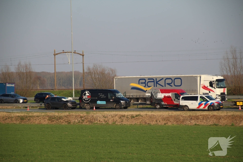 Ongeval tussen busje en Range Rover veroorzaakt verkeerschaos