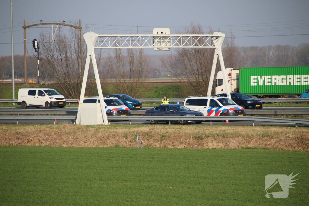 Ongeval tussen busje en Range Rover veroorzaakt verkeerschaos