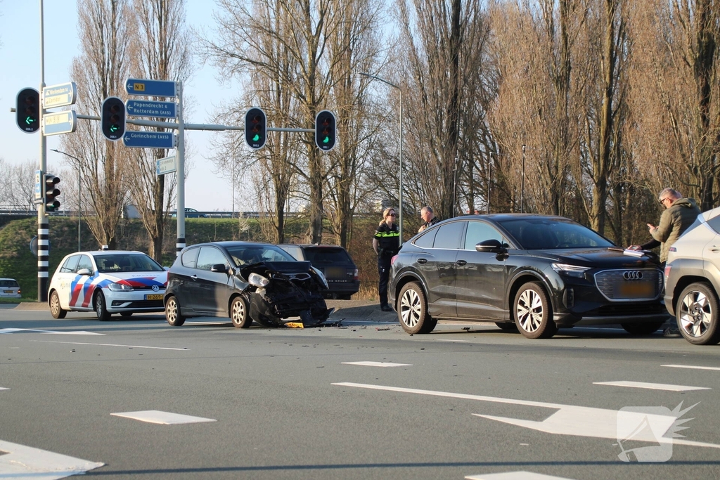 Kop-staartbotsing leidt tot flinke verkeershinder