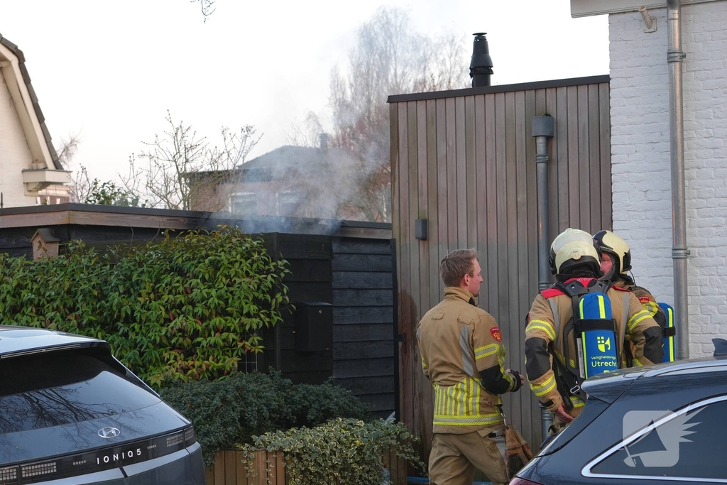 Brand in schuur snel onder controle