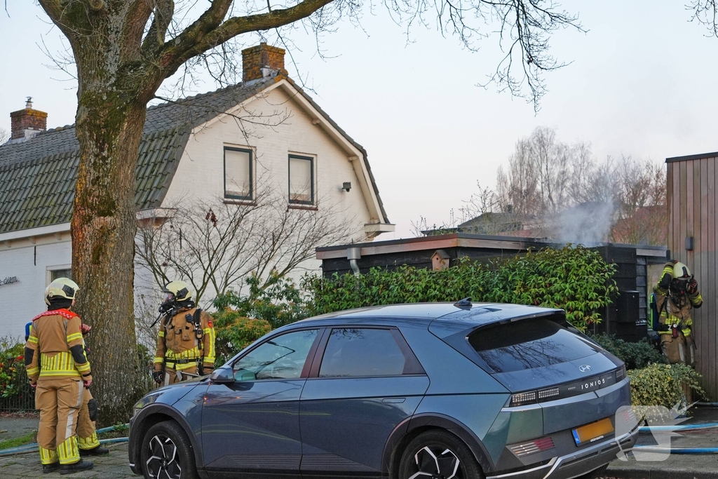 Brand in schuur snel onder controle