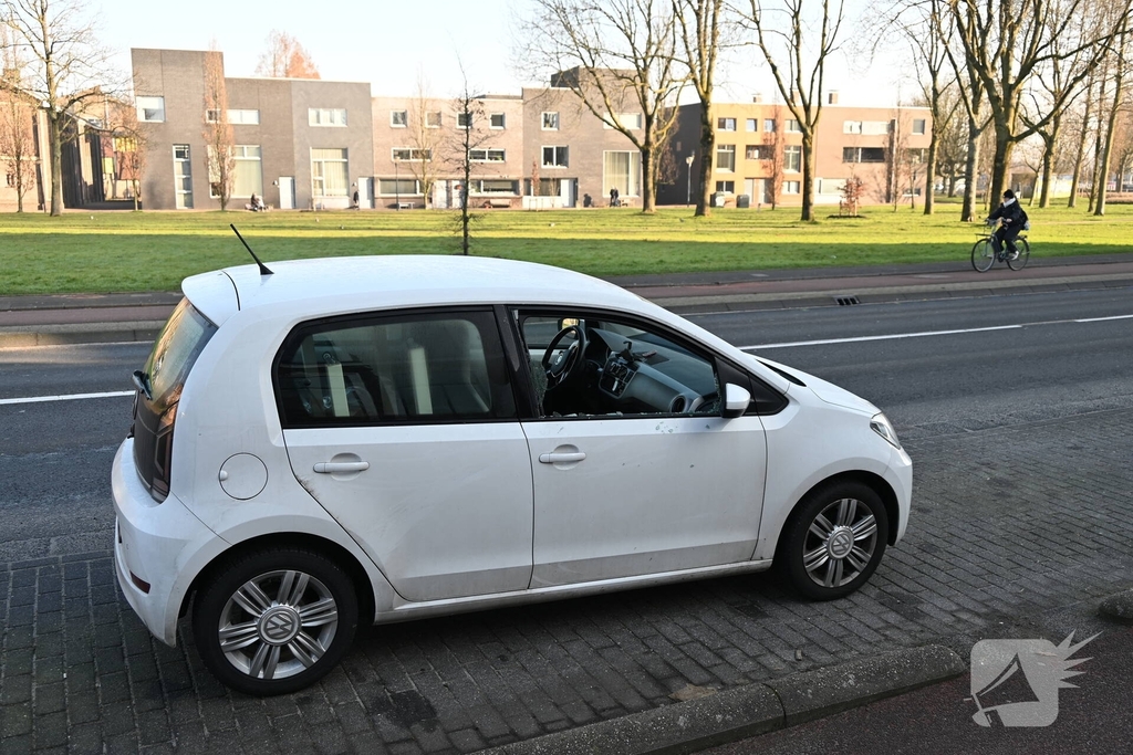 Raam van auto gesneuveld bij botsing