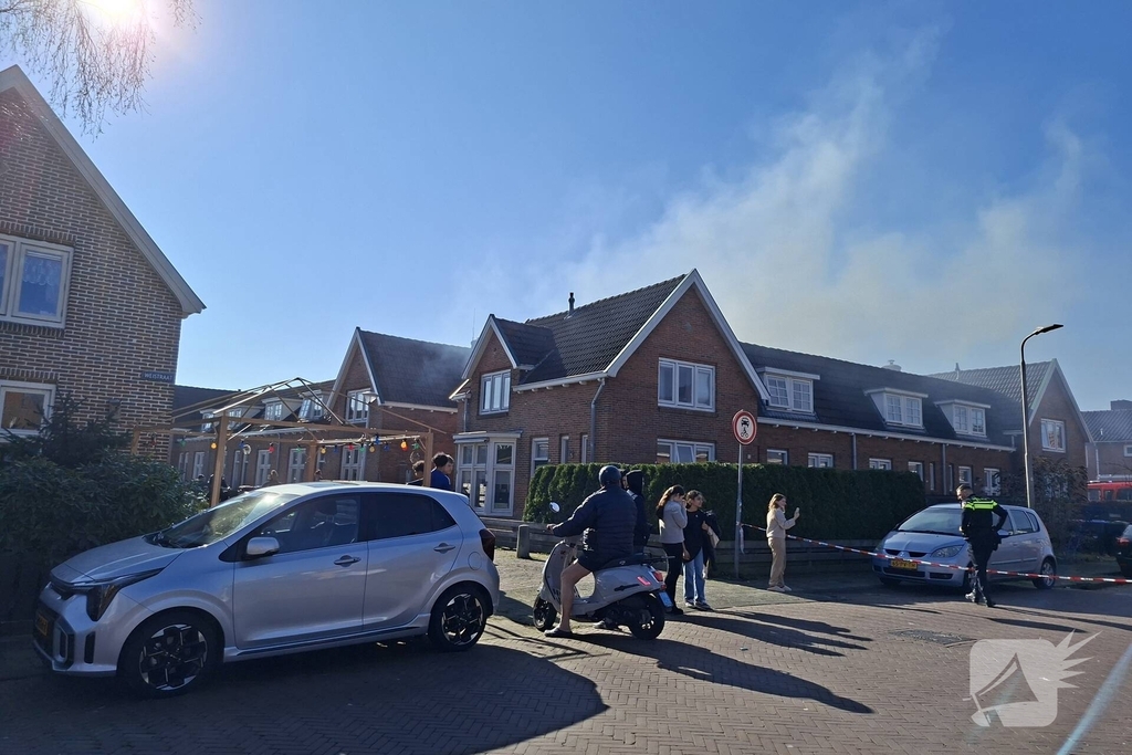 Brand in bijgebouw veroorzaakt snelle inzet brandweer
