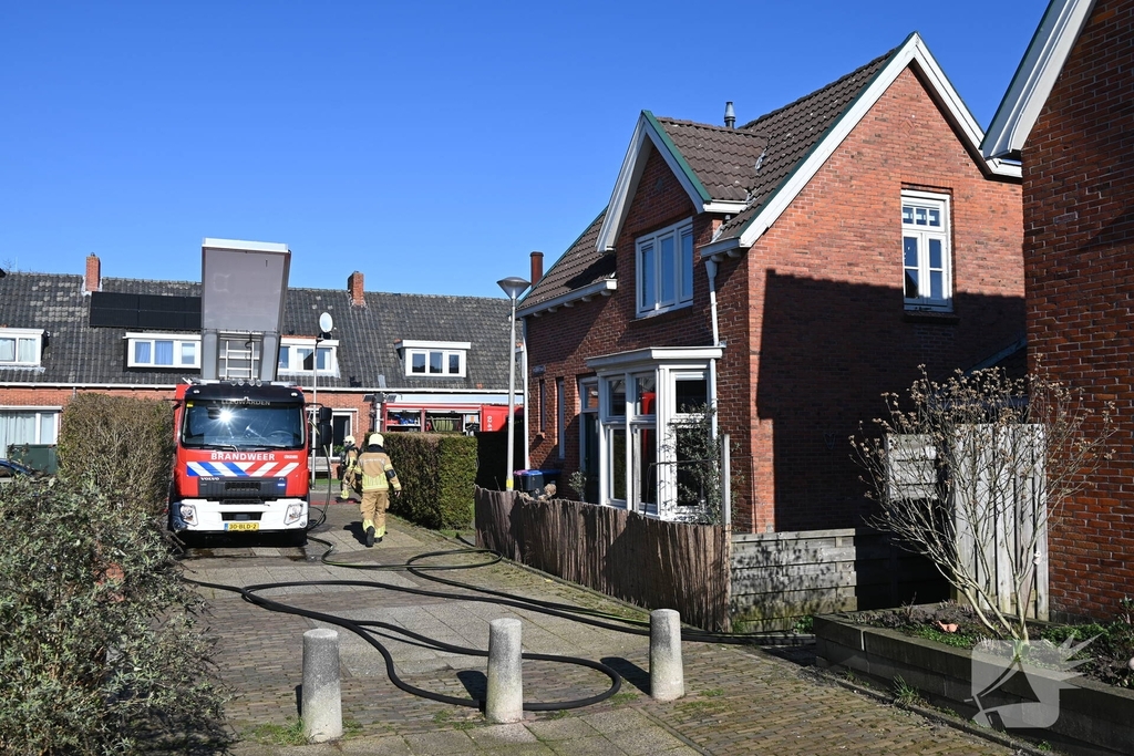 Brand in bijgebouw veroorzaakt snelle inzet brandweer