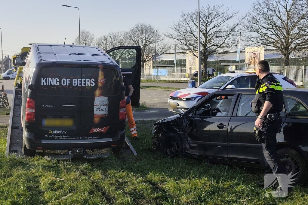 Ongeval tussen bestelbus en personenwagen