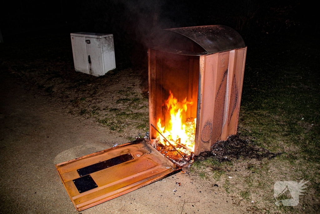 Container in brand na harde klap