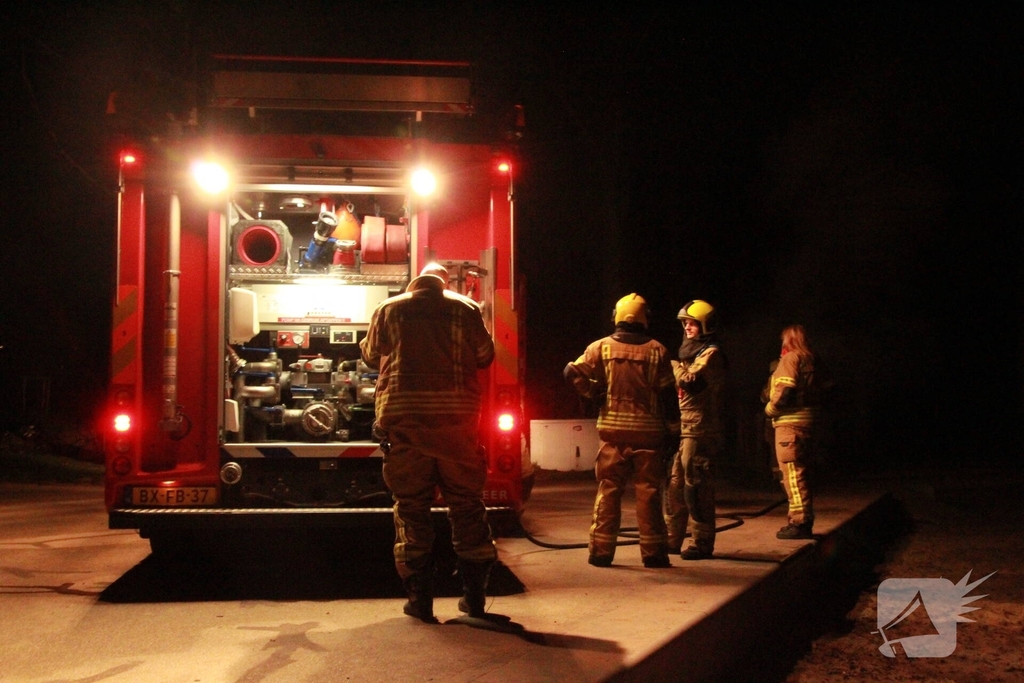 Container in brand na harde klap