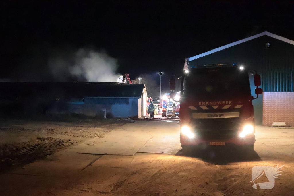 Brandweer bestrijdt grote brand