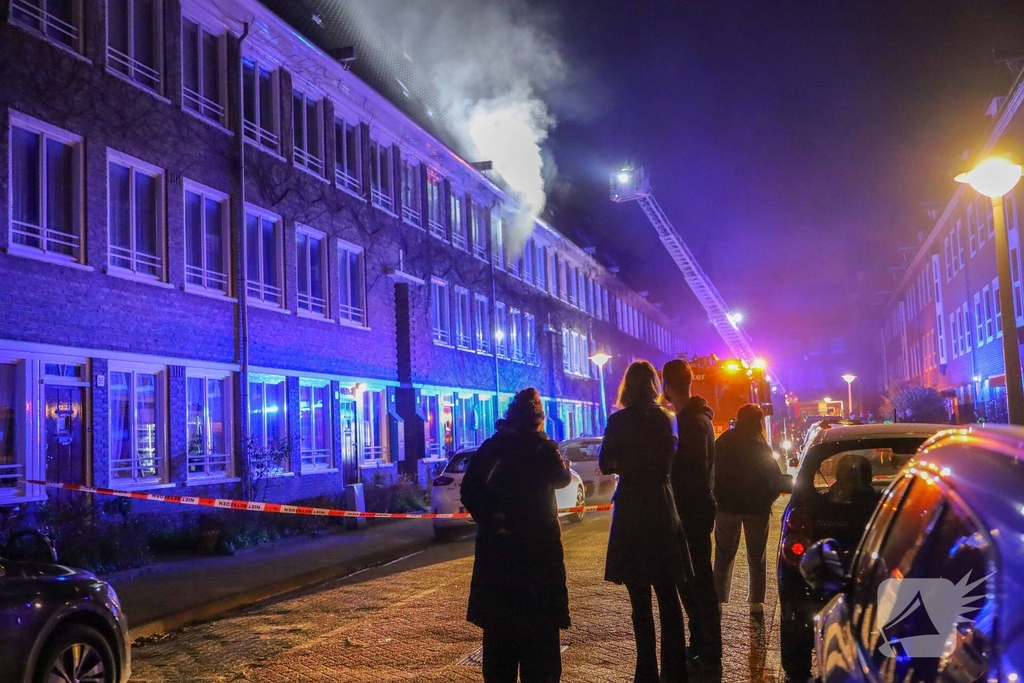Explosie leidt tot woningbrand en evacuaties