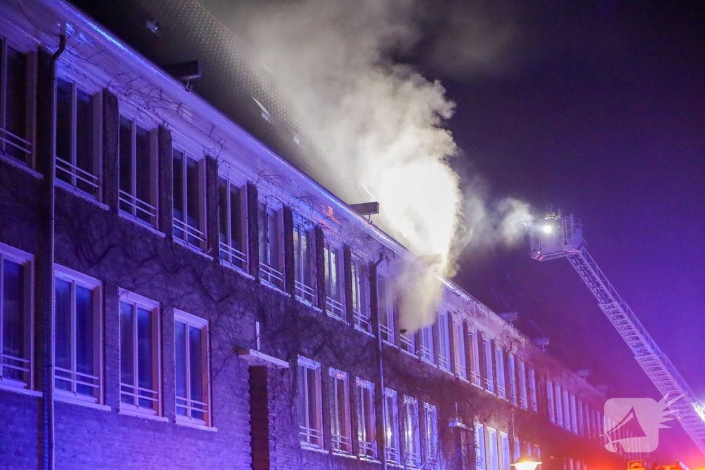 Explosie leidt tot woningbrand en evacuaties