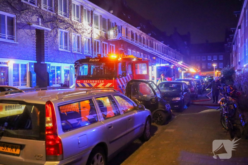 Explosie leidt tot woningbrand en evacuaties