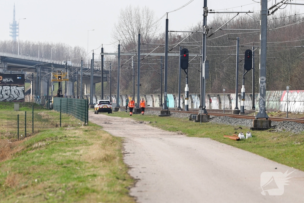 Verdacht pakketje aangetroffen langs spoor