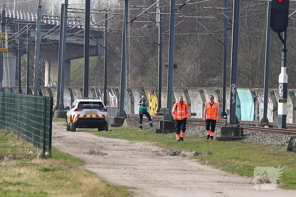 Verdacht pakketje aangetroffen langs spoor