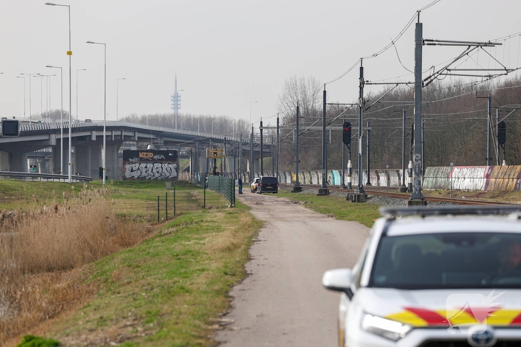 Verdacht pakketje aangetroffen langs spoor
