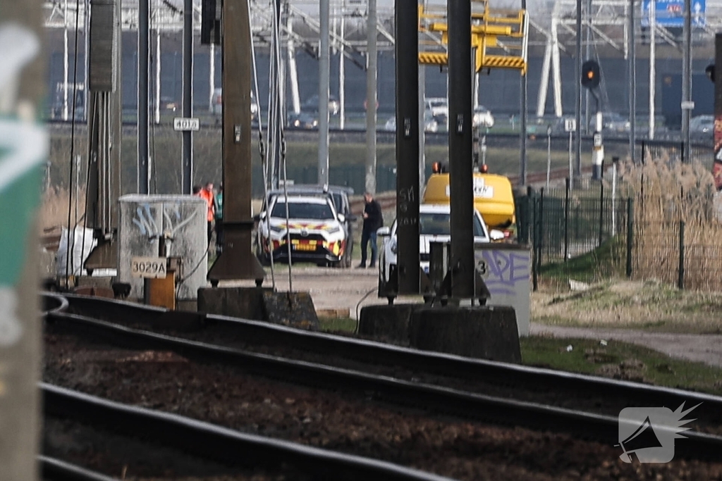 Verdacht pakketje aangetroffen langs spoor