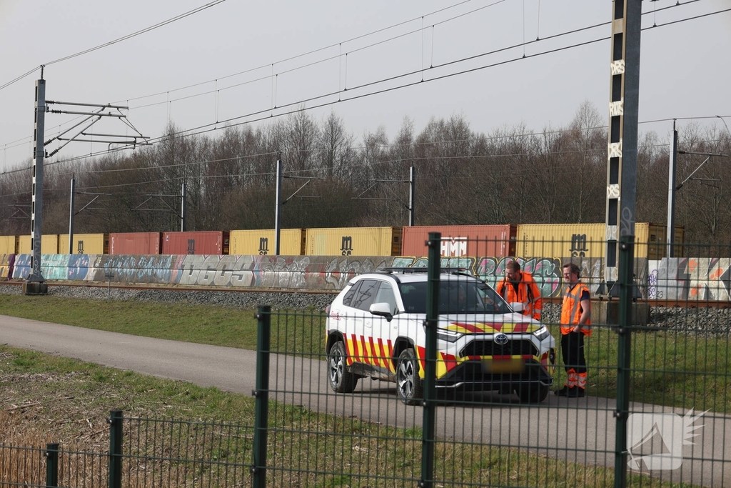 Verdacht pakketje aangetroffen langs spoor