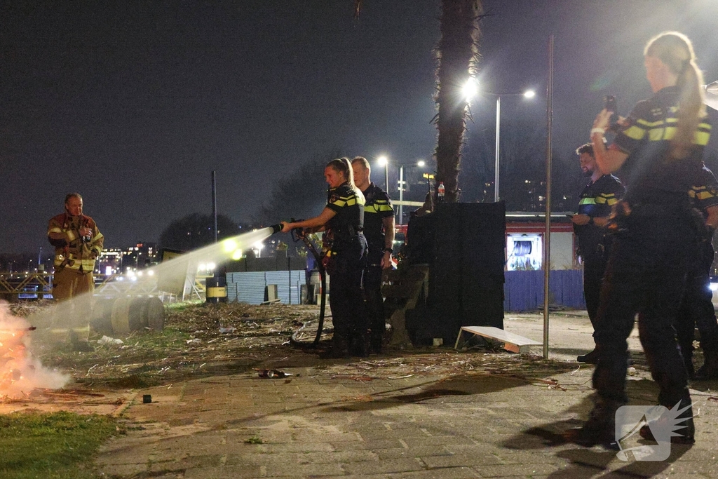 Buitenbrand aan houten pallets veroorzaakt politie- en brandweeractie