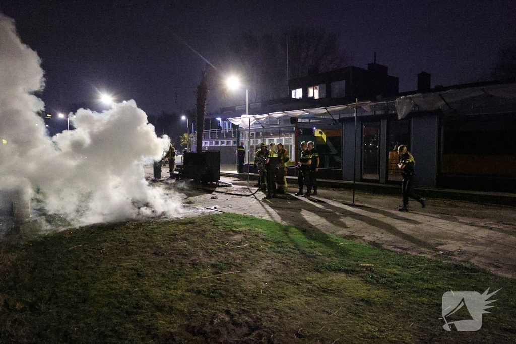 Buitenbrand aan houten pallets veroorzaakt politie- en brandweeractie