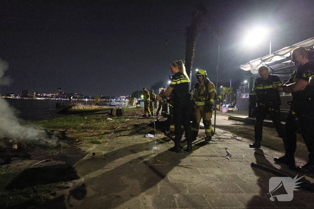 Buitenbrand aan houten pallets veroorzaakt politie- en brandweeractie