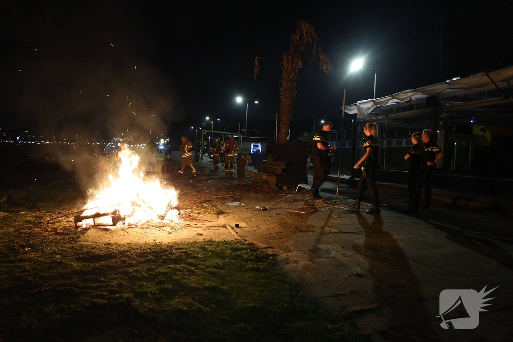 Buitenbrand aan houten pallets veroorzaakt politie- en brandweeractie