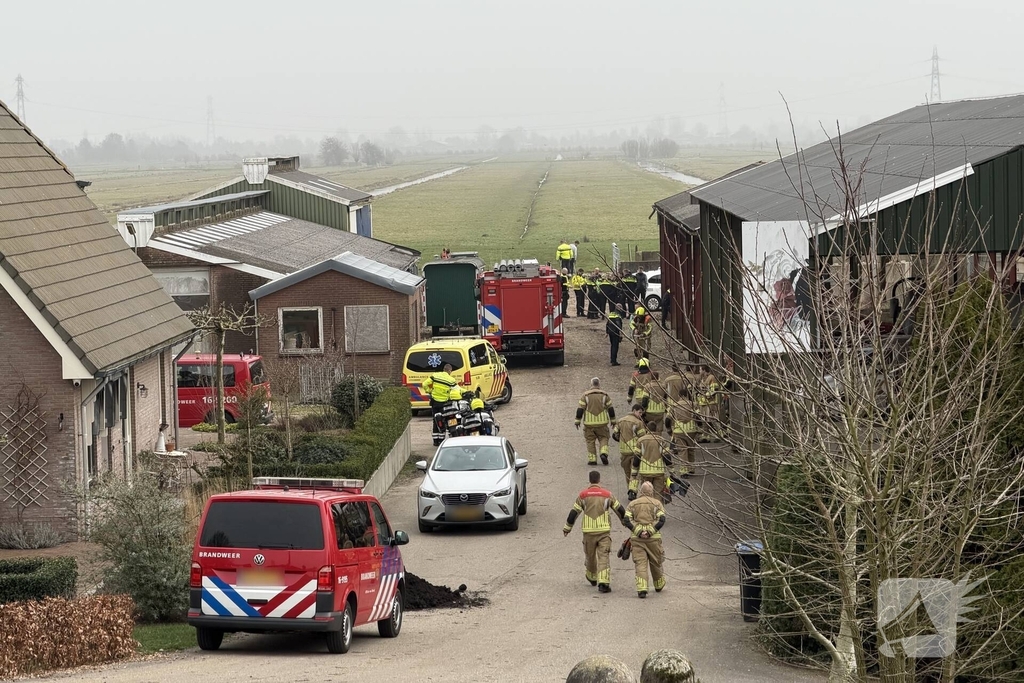Auto rijdt van dijk en belandt in sloot tijdens achtervolging