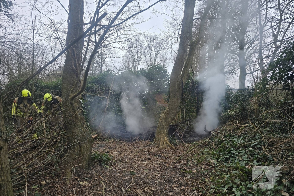 Stuk natuurgebied gaat in vlammen op