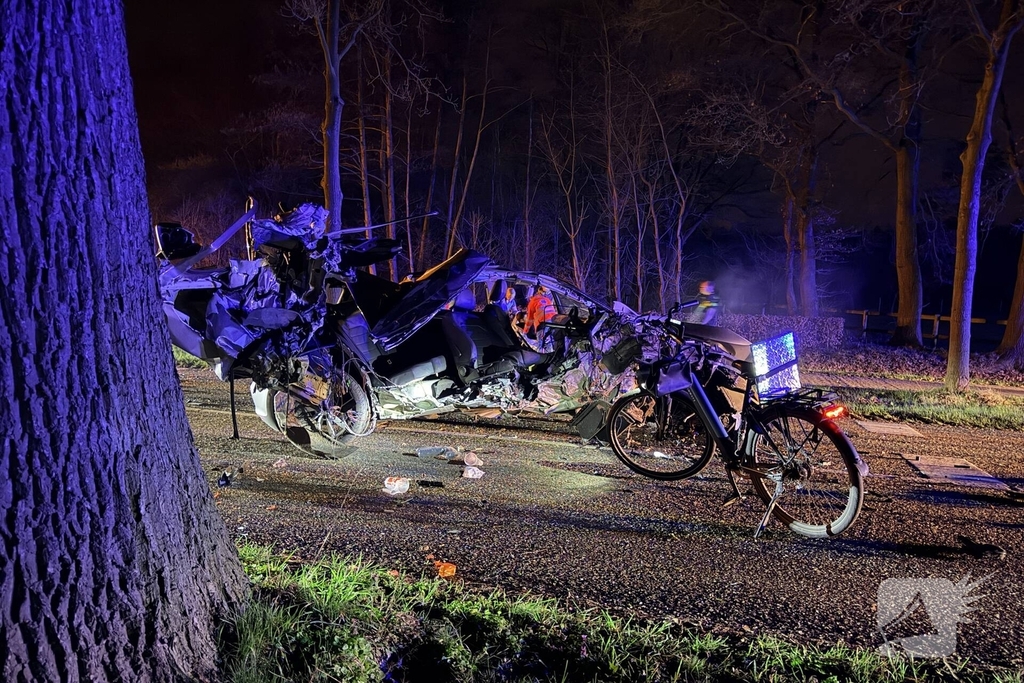 Bestuurder zwaargewond bij ernstig ongeval
