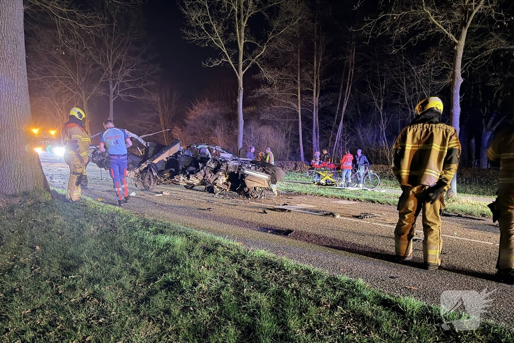 Bestuurder zwaargewond bij ernstig ongeval