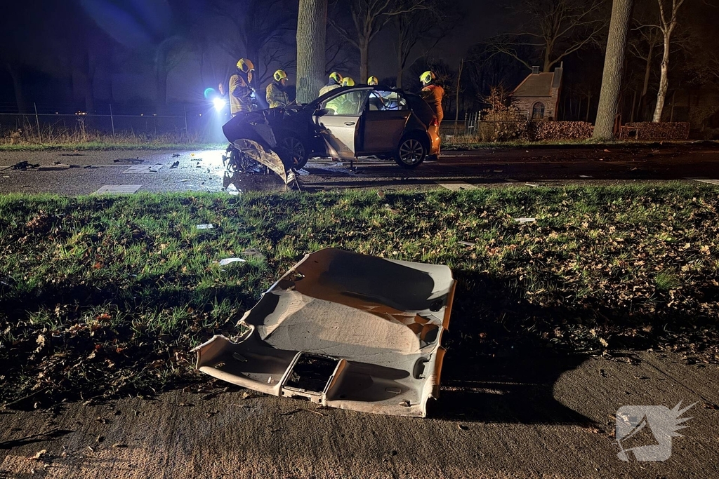 Bestuurder zwaargewond bij ernstig ongeval