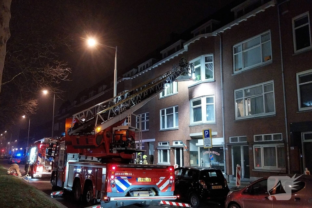 Middelbrand in woning zorgt voor grote inzet