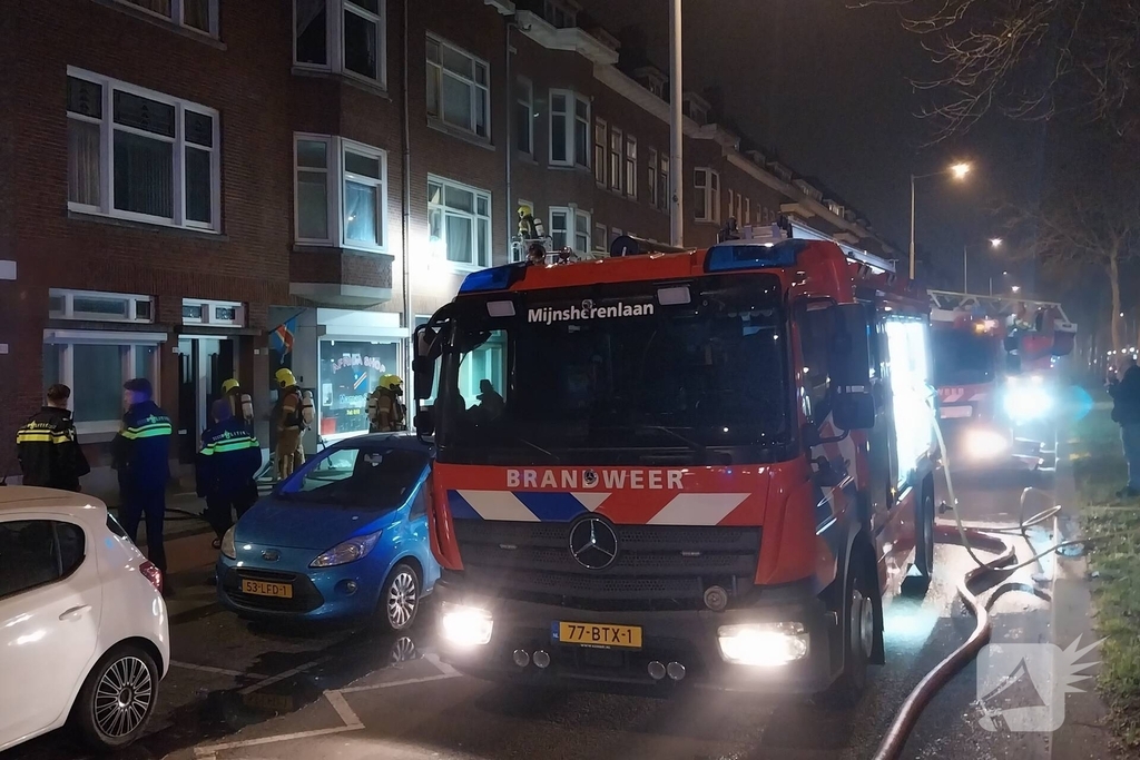 Middelbrand in woning zorgt voor grote inzet