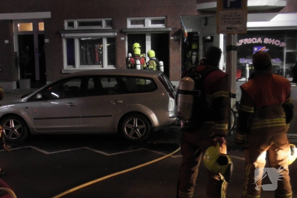 Middelbrand in woning zorgt voor grote inzet