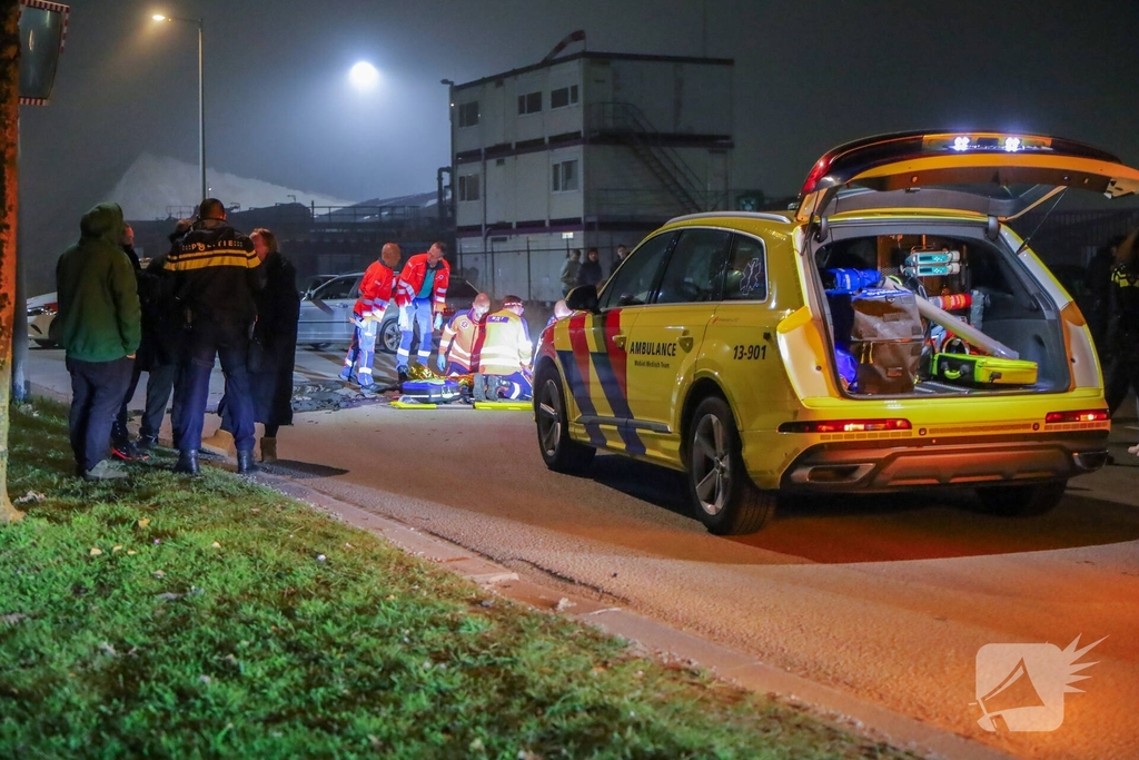 Motorrijder zwaargewond bij aanrijding in havengebied