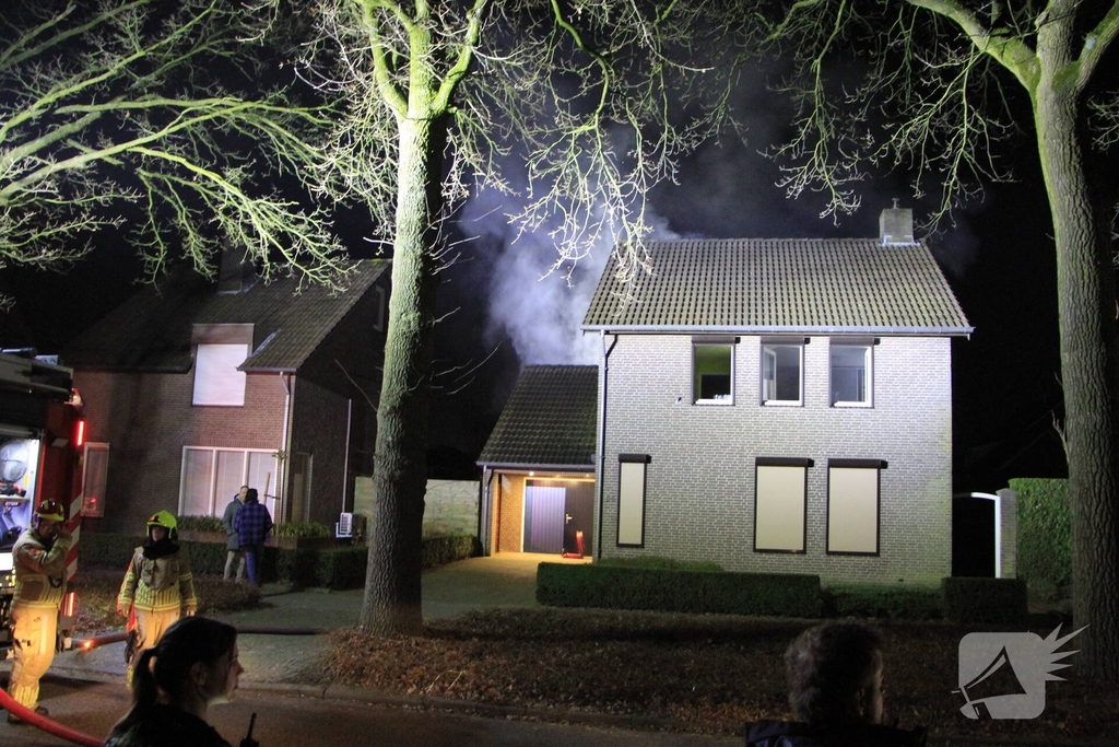 Buitenbrand verwoest garagezolder