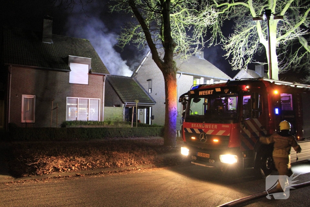 Buitenbrand verwoest garagezolder