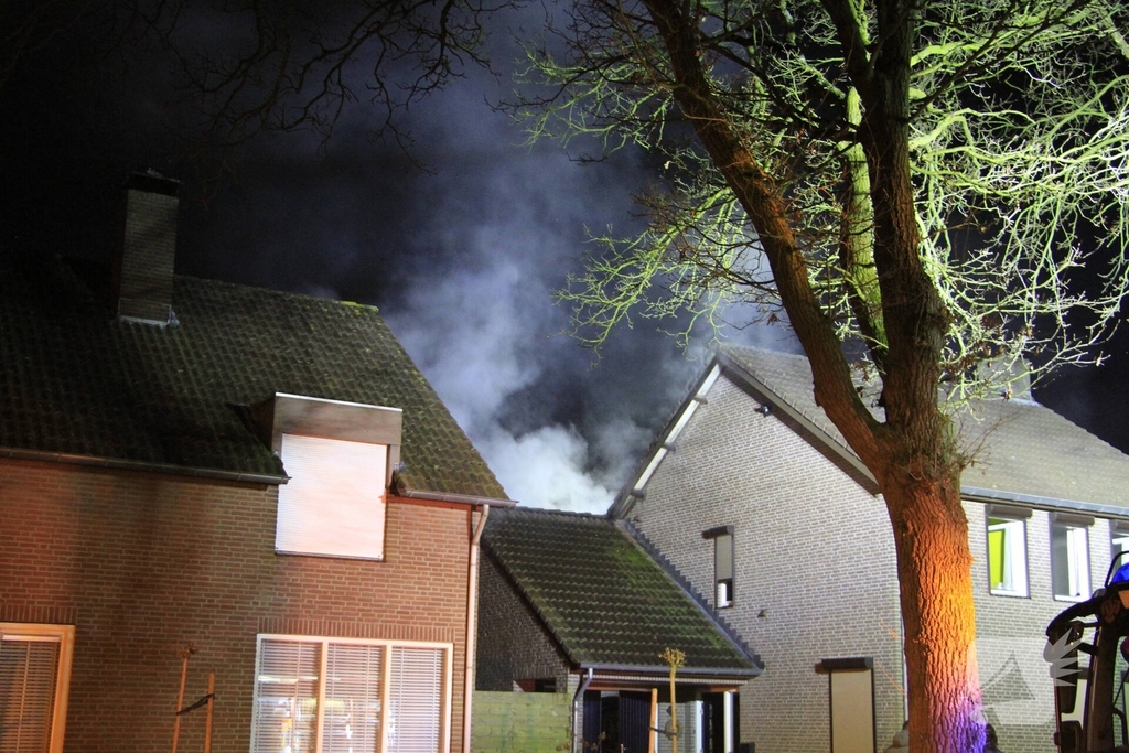 Buitenbrand verwoest garagezolder