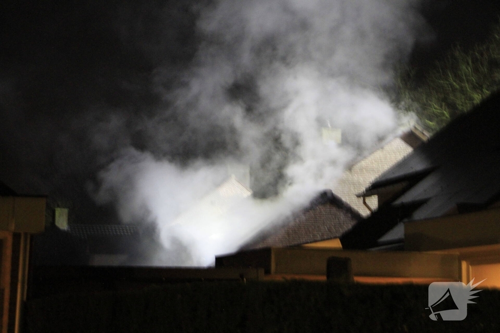 Buitenbrand verwoest garagezolder