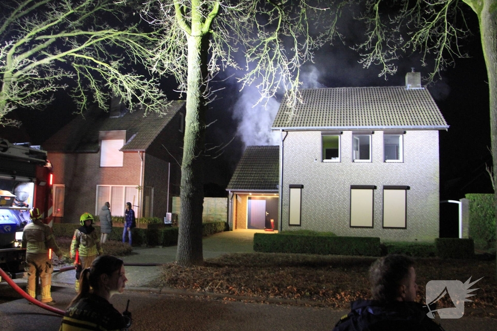 Buitenbrand verwoest garagezolder