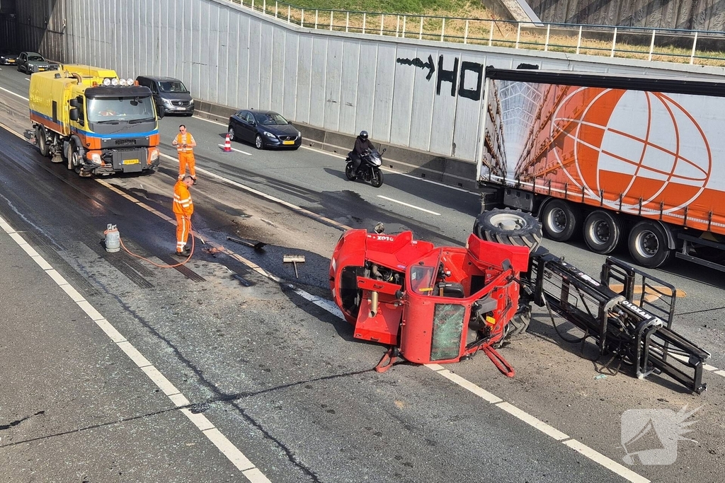 Ongeval met heftruck leidt tot wegdekbeschadiging