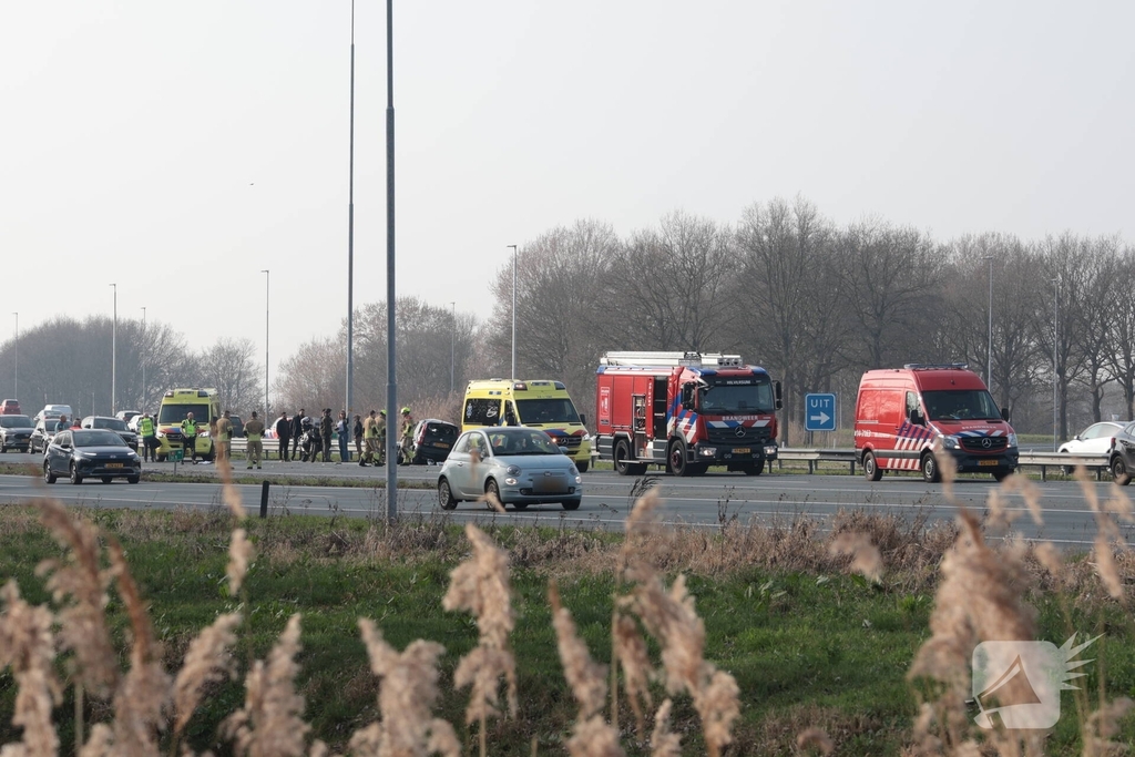 Meerdere voertuigen betrokken bij aanrijding op snelweg