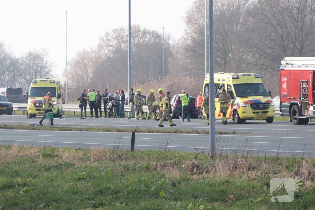 Meerdere voertuigen betrokken bij aanrijding op snelweg