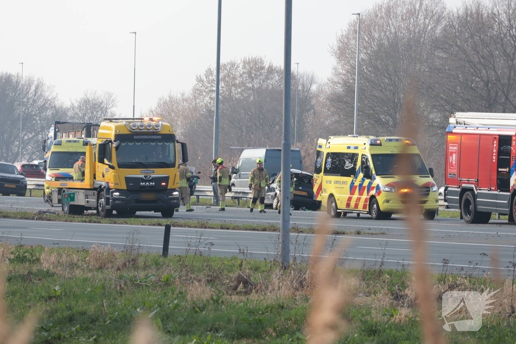Meerdere voertuigen betrokken bij aanrijding op snelweg