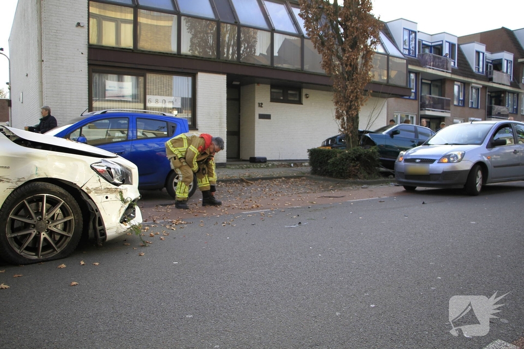 Zware aanrijding met meerdere voertuigen